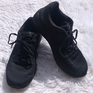 Under Armour men size 9